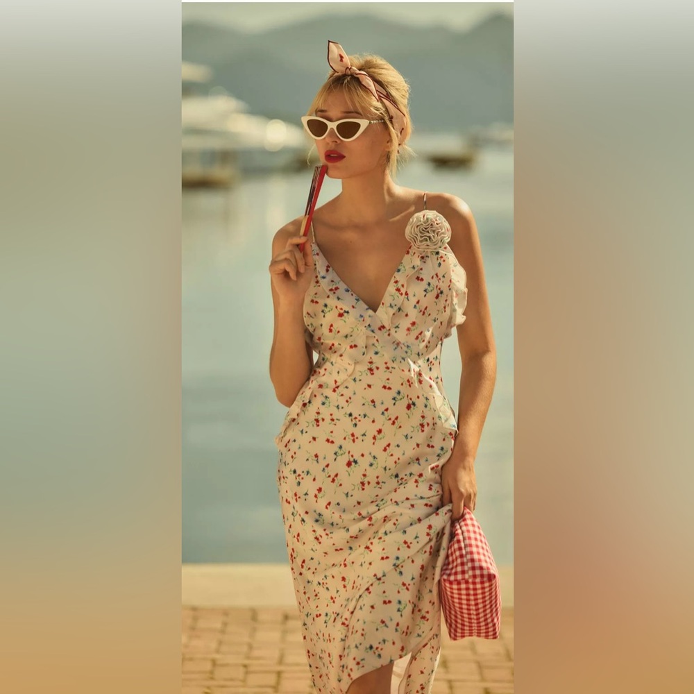 Bardot Olea Sleeveless Ruffle
Midi Dress